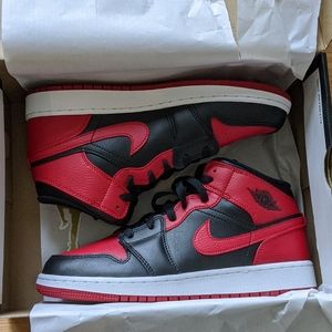 Unisex Jordan 1 mids "Banned" 2020